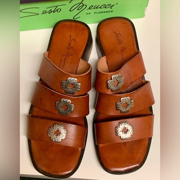 Women's 7 M SESTO MEUCCI Florence Italian Brown Leather Metal Hardware Sandals - Picture 4 of 16
